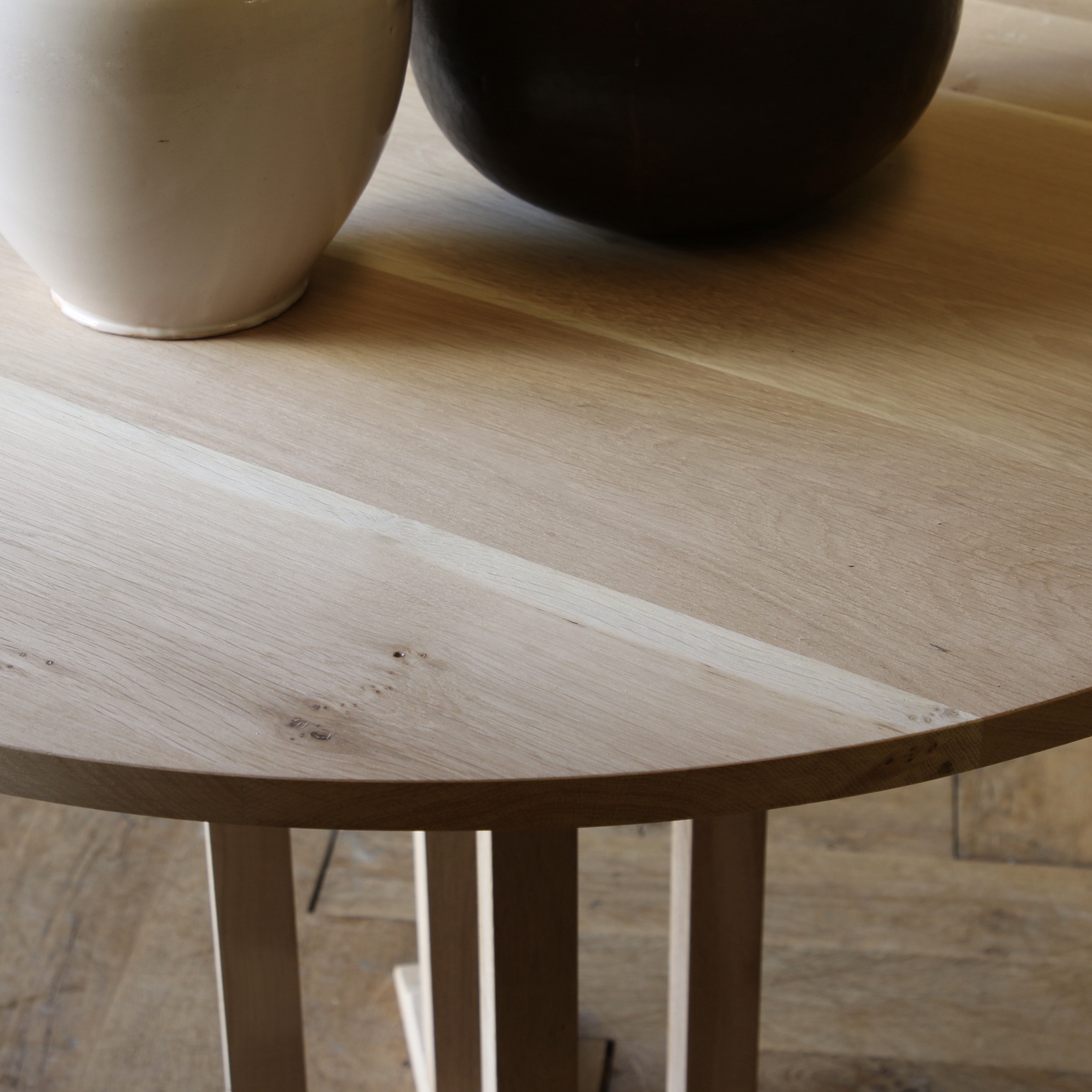 Round Pedestal Table // JS Editions